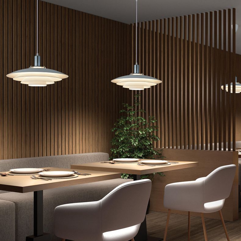 Salle d'éclairage de suspension en métal moderne à une lumière