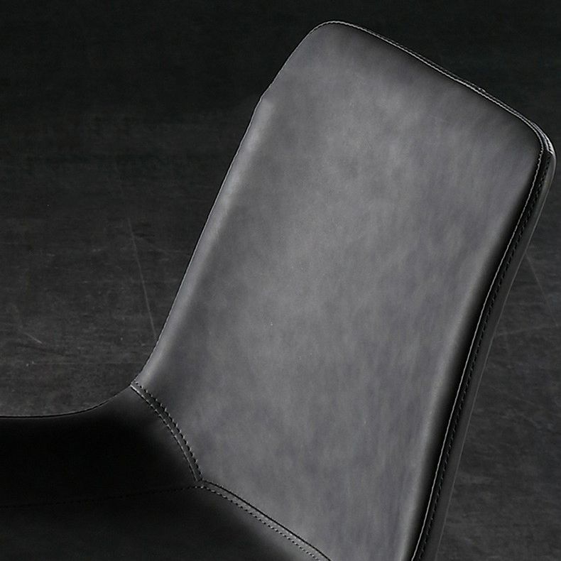 Silla auxiliar Brasserie de cuero moderna, silla de comedor con respaldo macizo y patas negras