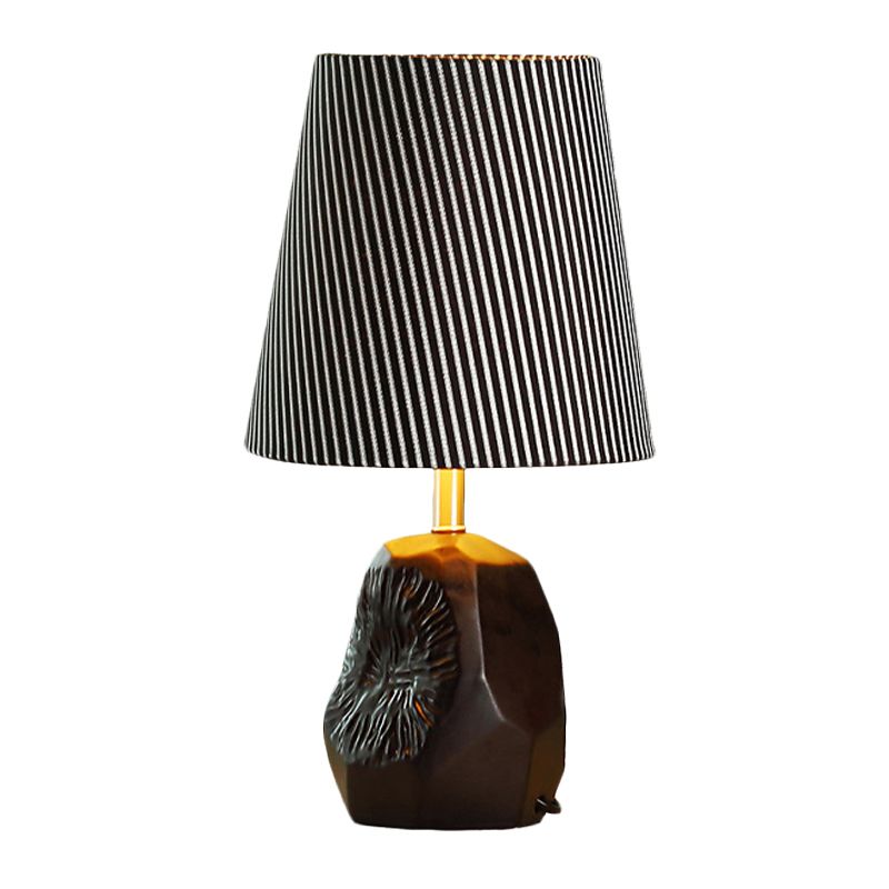 1-Licht-Ticking-Streifen-Streifen-Tischlampe moderne schwarze konische Küche Nachtlicht mit gehämmerter Basis