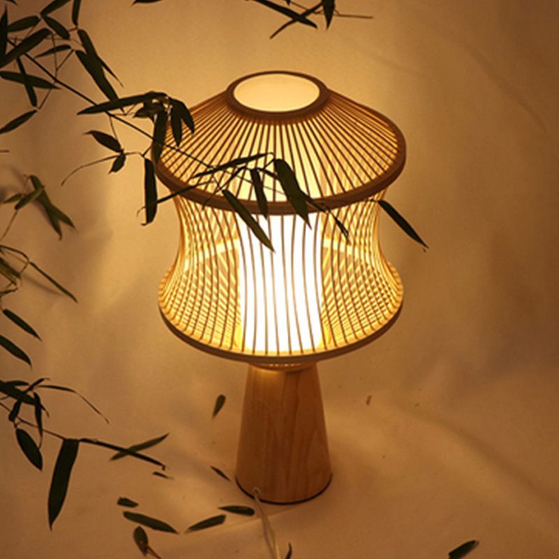 Lampada da lavoro conica Lampada da scrivania beige a 1 testa in legno giapponese con paralume in bambù