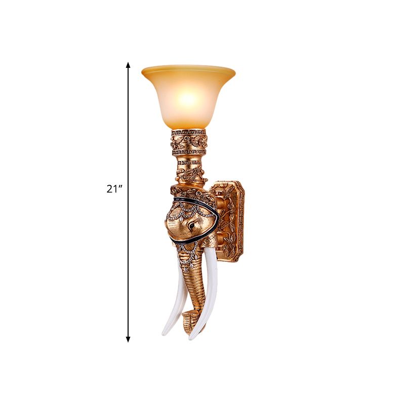 Goldene Elefantleuchte Lampe Kolonialstil Harz 1 Glühbirne Korridorwandbeleuchtung mit Bernsteinglas Glocke