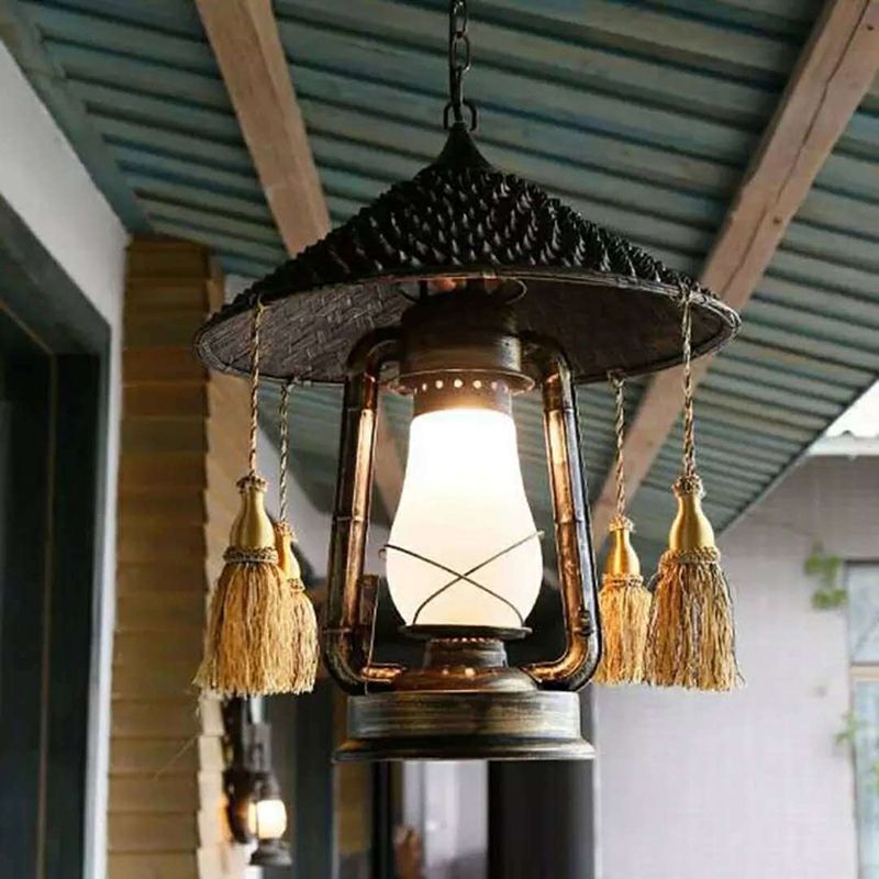 Gefrertete Glaslaterne Hanging Lamp Lodge Style 1 Kopfschwarz Deckenleuchte mit Hutdesign für Balkon