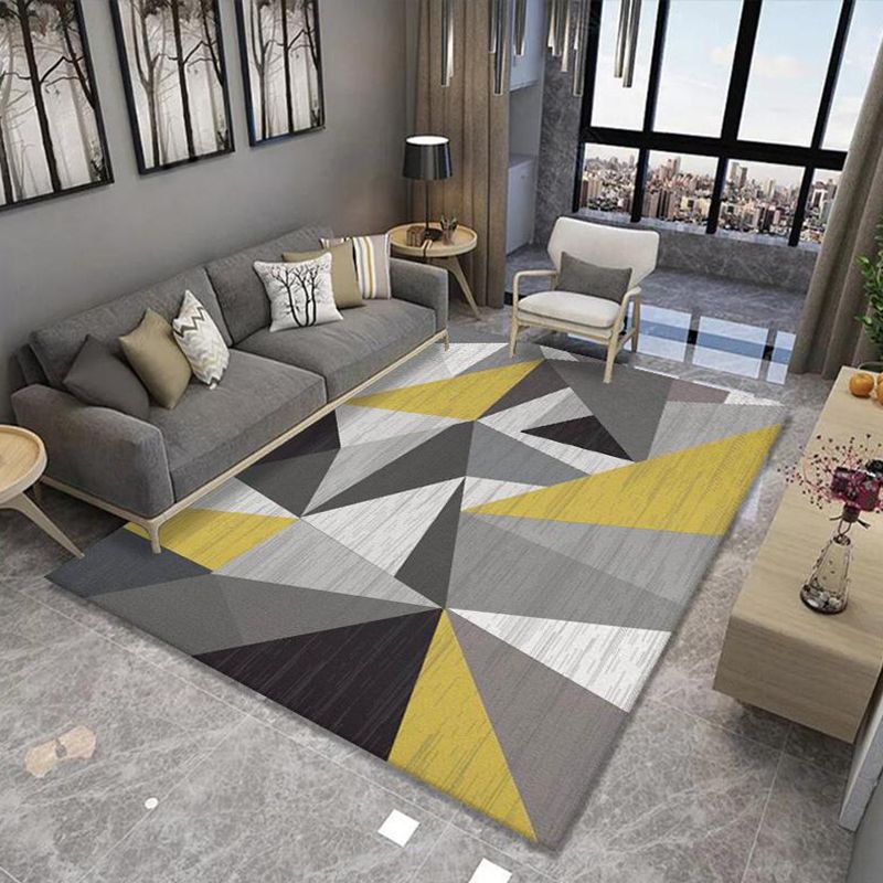 Stylish Triangle Pattern Area Rug Decorative Contemporary Polyester Rug Non-Slip Backing Indoor Carpet for Home Decor