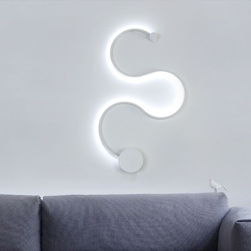 Modern Simplicity LED Wall Light Lacquered Aluminium Linear Wall Sconce with Acrylic Shade