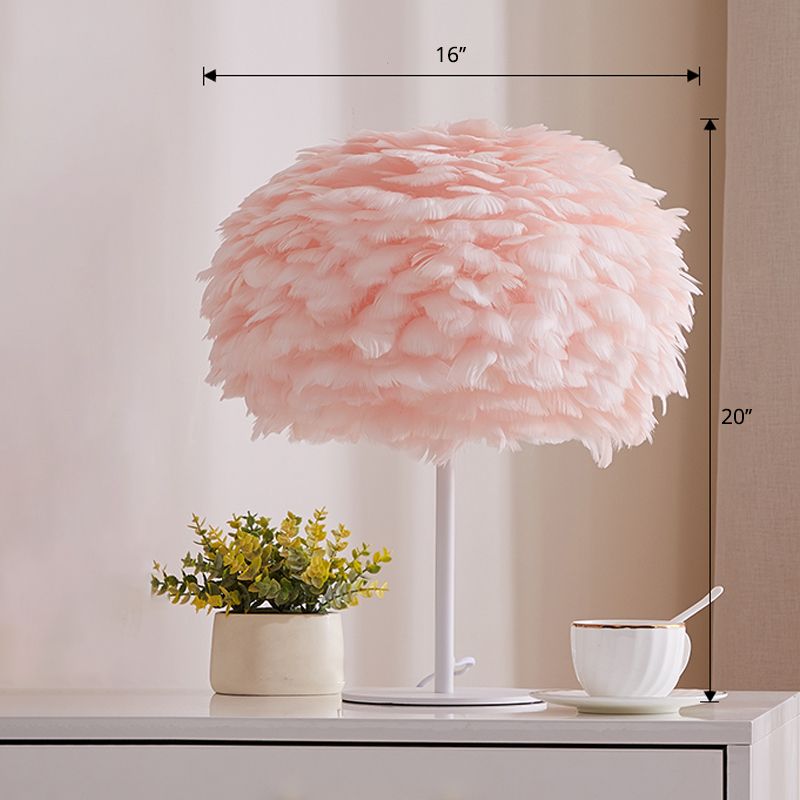 Lampada da tavolo con accento per soggiorno, lampada da comodino sferica in stile nordico con piume leggere a 1 testa