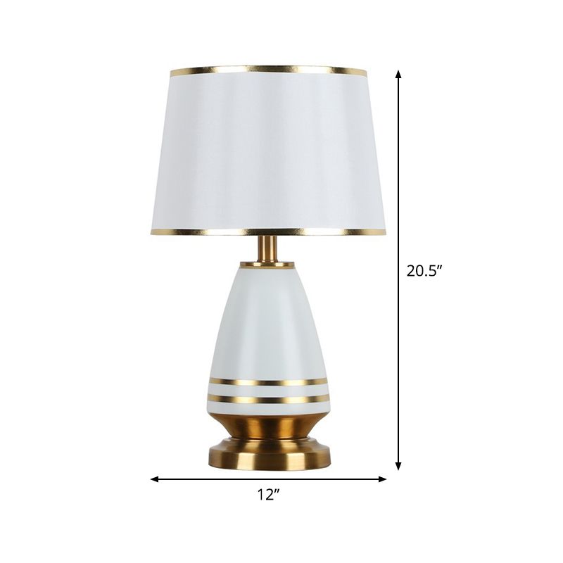 Lampada da comodino con paralume conico Lampada da lettura in tessuto contemporaneo con 1 testa in bianco