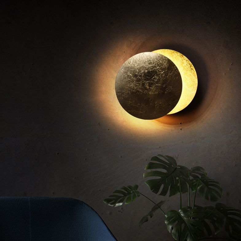 Metal LED Rotatable Wall Sconce in Modern Creative Style Gold Foil Circular Wall Lamp for Bedroom