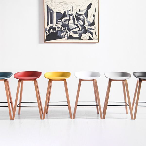 Contemporary Bar Stool Plastic Counter Bar Stool with Wooden Legs