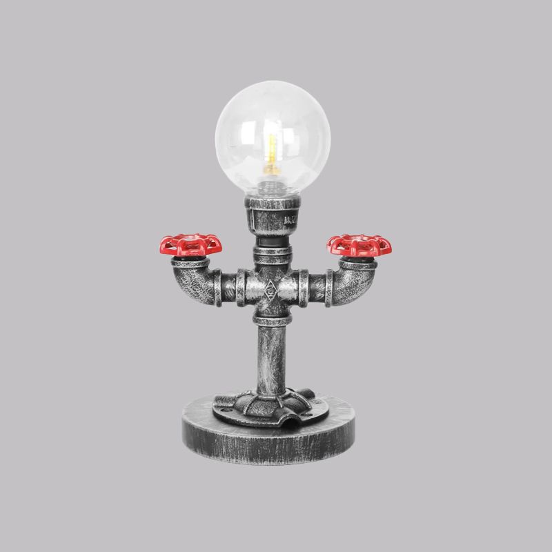 Lampada da lettura a luce singola in argento antico/bronzo. Illuminazione industriale con paralume globo in vetro trasparente/ambrato