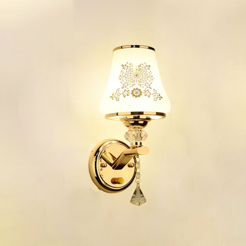 Lumière de lecture simple Postmoderne Postmoderne Tined White Glass Wall Mount de montage en or avec accent en cristal