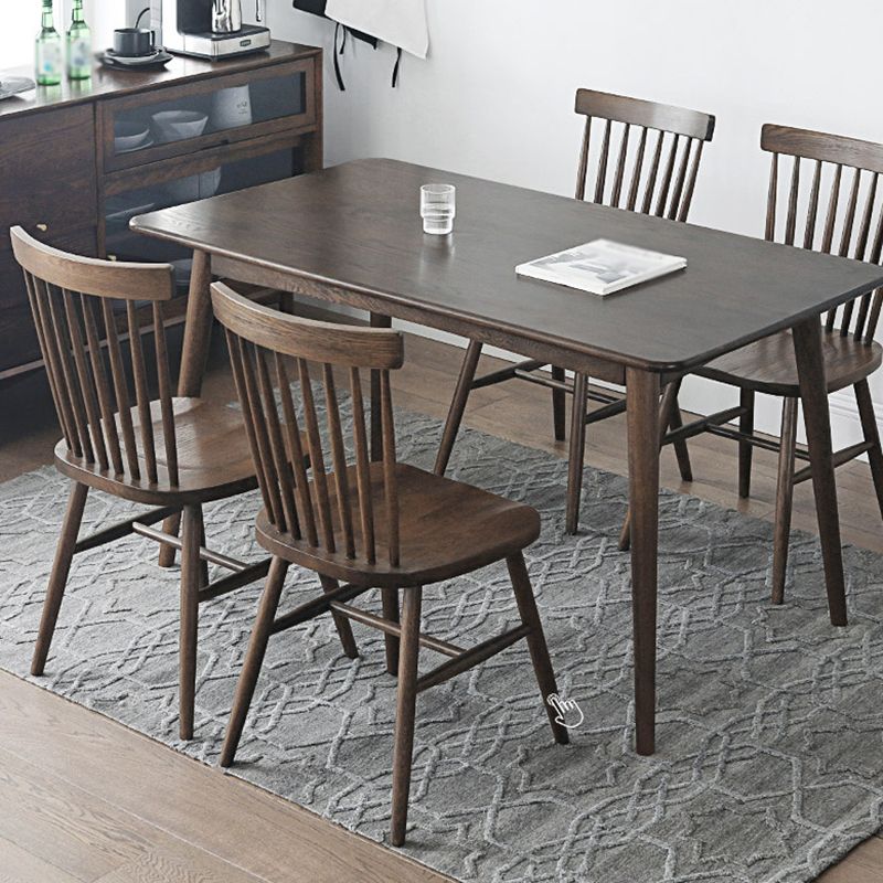 Mesa de comedor de madera sólida de 54 "L 4 Piernas Mesa de forma del rectángulo base en estilo moderno