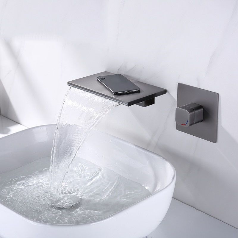 Wall Mounted Metal Freestanding Tub Filler Waterfall Freestanding Faucet