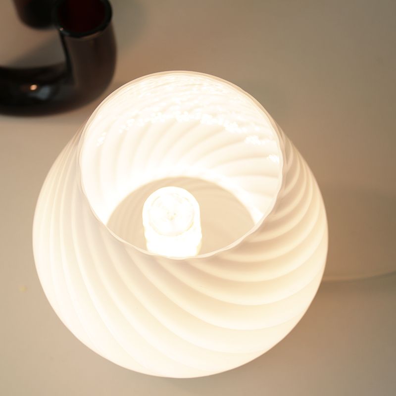 Moderne Kegel Nachtischlampe eine leichte Nachttischlampe