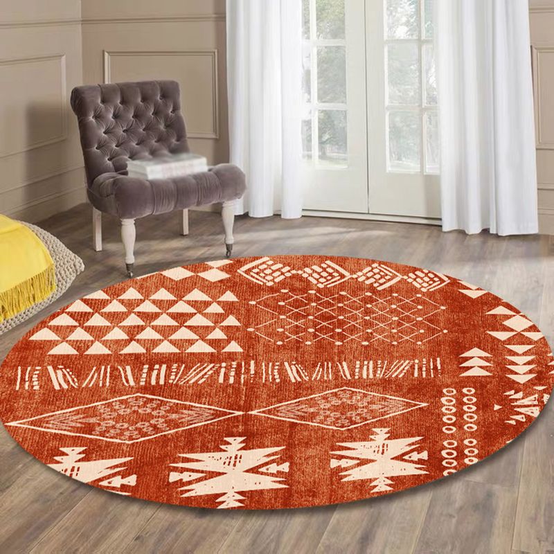 Ronde rode toon traditionele tapijt polyester tribale patroon binnenkleurige kleurbestendig vloerkleed voor woningdecoratie