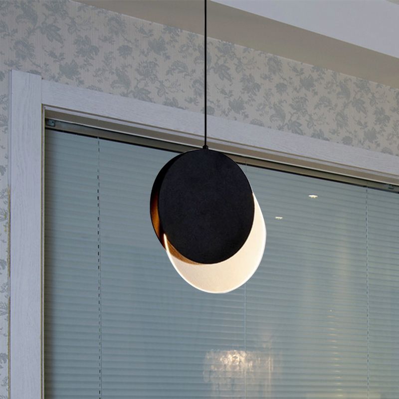 Éclairage suspendu à suspension simple à la LED métallique Soupchée suspendue à l'arrière avec conception de nouvelle lune