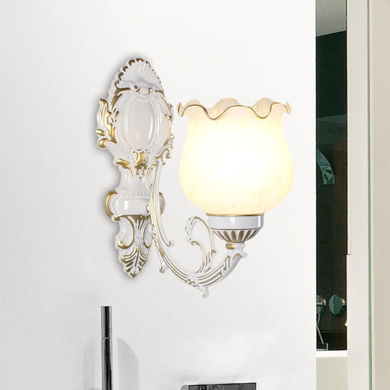 Dachbodenstil Bud Wall Mount Lampe Einer Glühbirne Opalin -Glaswandbeleuchtung in Schwarz/Weiß/Messing