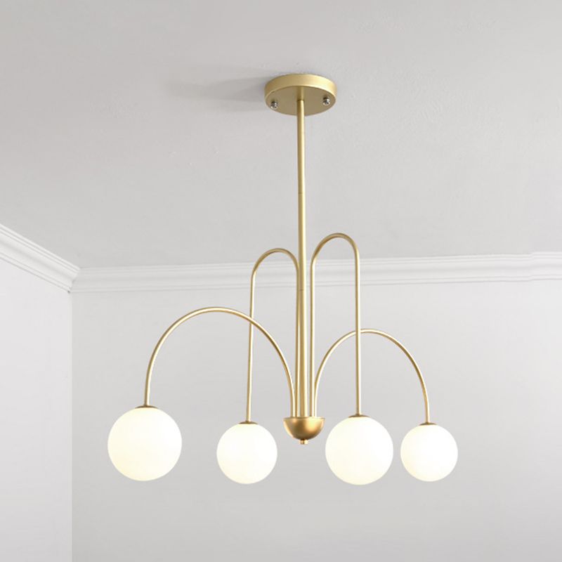 Moderno lampadario in ferro laccato a sospensione a sospensione a ciondolo di lusso con tonalità di vetro bianco