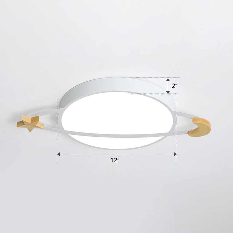Gespoeld Planeet LED Flushmount Licht Childrens Acryl Wit Plafond Armatuur met Houten Maan en Ster