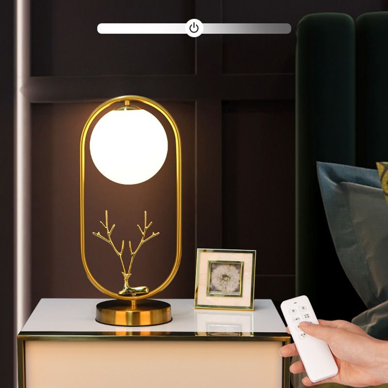 Lámpara de soporte de noche de los ciervos de latón Nordic Ball Glass Table de vidrio Luz para sala de estar