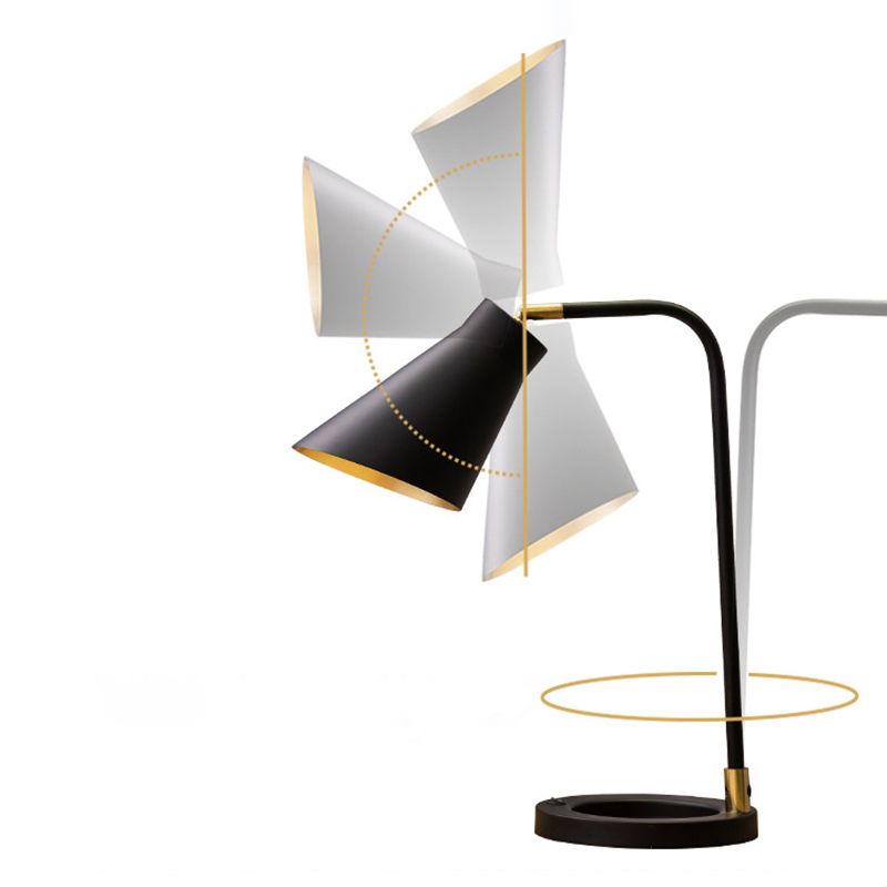 Lampada da scrivania moderna Funzione illuminazione da tavolo metallico per il salotto della camera da letto dello studio
