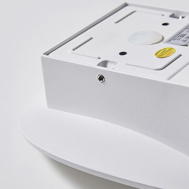 1-Light Wall Mounted Light Modern Style Bend Aluminum Wall Sconce Lamp in Black and White