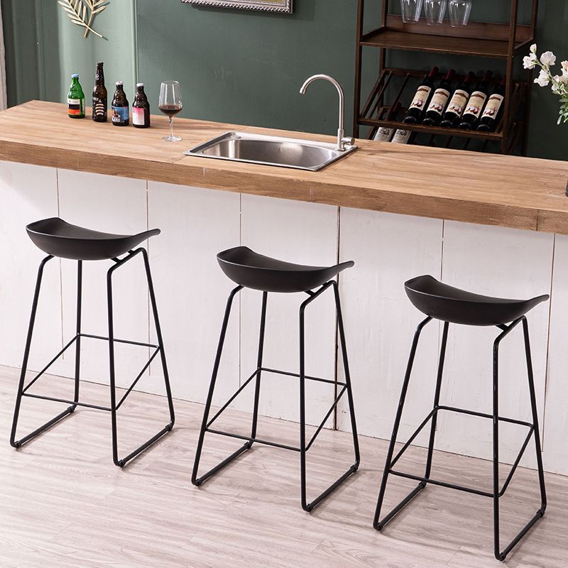 Modern Dessert Shop Footrest Stool Matte Finish Iron Bar Stool