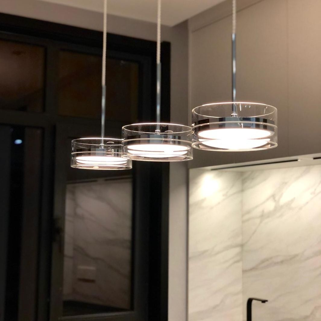 Iluminación de suspensión redonda plateada Simplicidad Cuerte LED de vidrio transparente para comedor