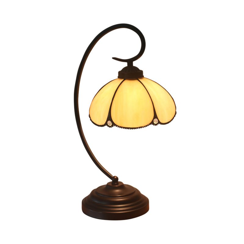 Lampe de chevet de chambre à coucher 1 lampe à la lumière Méditerranée blanche / rouge à motifs d'éclairage à motifs avec une teinte en verre beige fleur