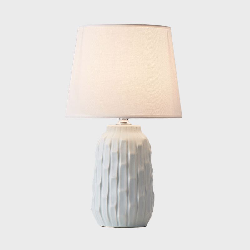 Tabla de mesa cónica modernista Lámpara de escritorio de dormitorio de 1 cabezal con base de cerámica de cilindro en blanco/rosa/azul