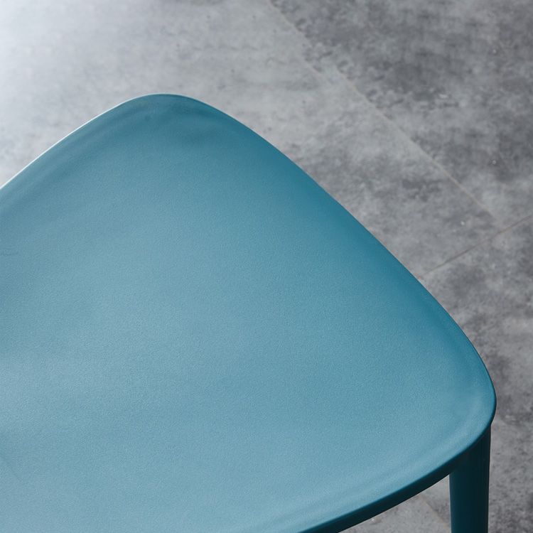 Silla de comedor escandinava de plástico sin brazos, sillas auxiliares apilables (juego de 4)