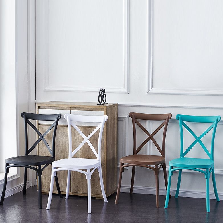 Chaise de salle à manger en plastique de style moderne, chaise latérale à dossier croisé de 17 pouces de large pour la cuisine