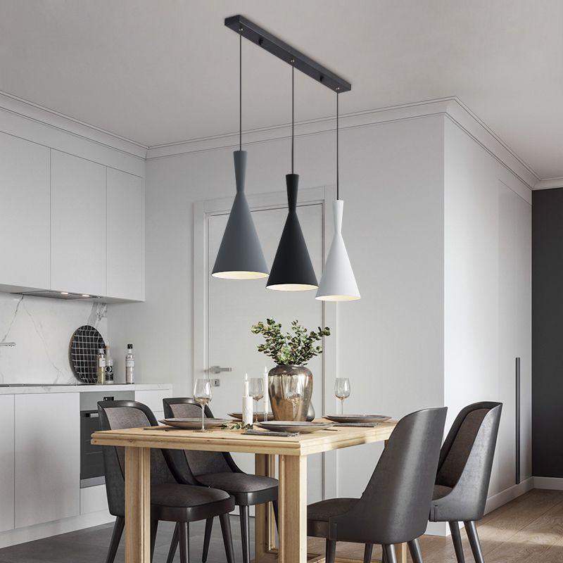 Forme de cône en métal Lumières suspendues modernes style 3 lumières suspendues à la chambre à coucher