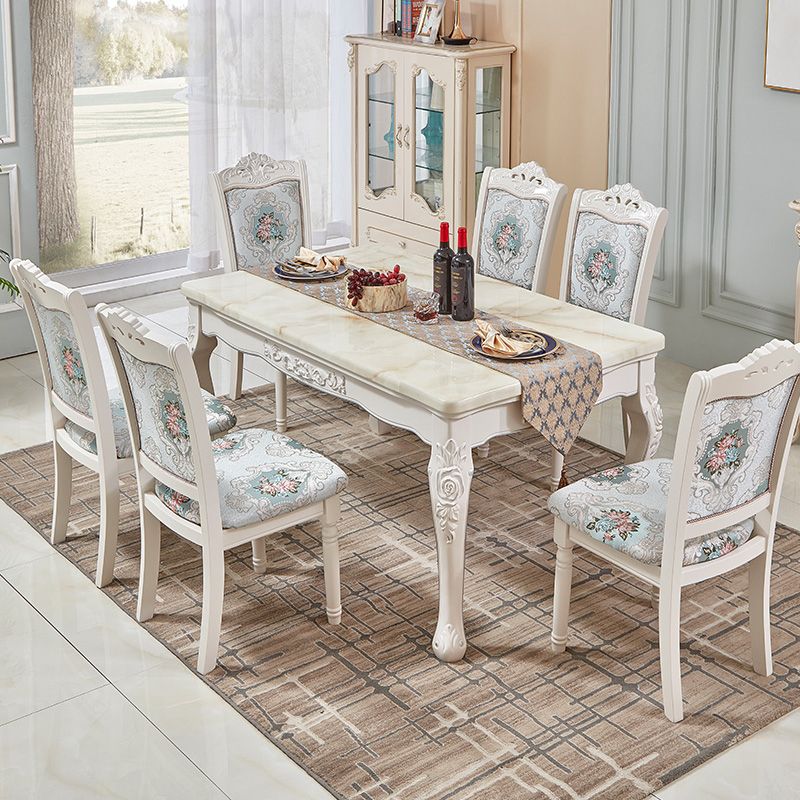 Juego de mesa de mármol victoriano de 5/7 con mesa rectangular de comedor con cávidos con sillas textiles