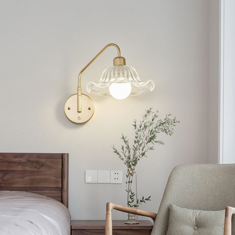 Flower Shape Metal Wall Sconces Industrial 1 Light Wall Mount Light Fixture in Gold