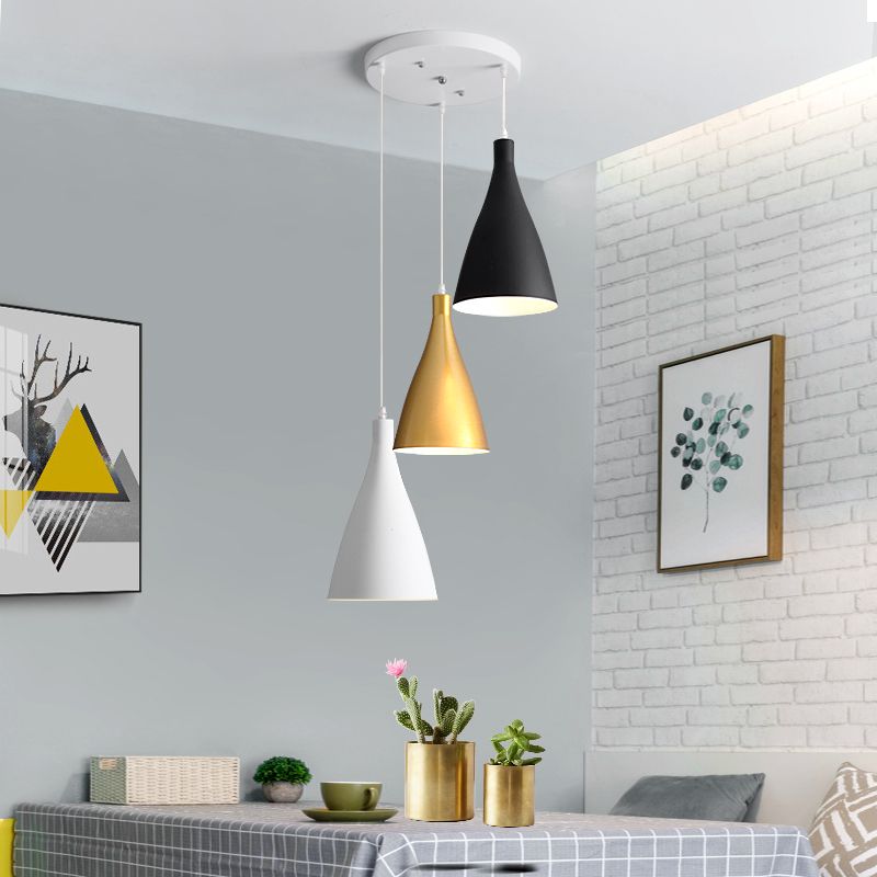 Moderniste 3 lumières Multi Light Pendant Blanc-Black-Gold Conical Le plafond avec ombre en métal, verrière rond / linéaire