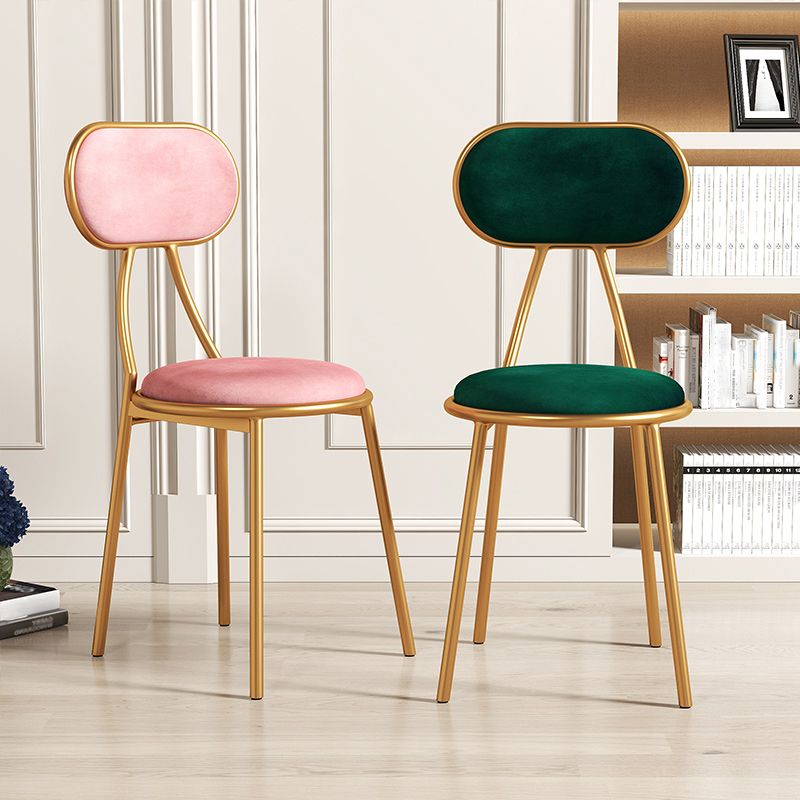 Sillas laterales con respaldo abierto apilables de estilo nórdico que cenan la silla lateral de tela