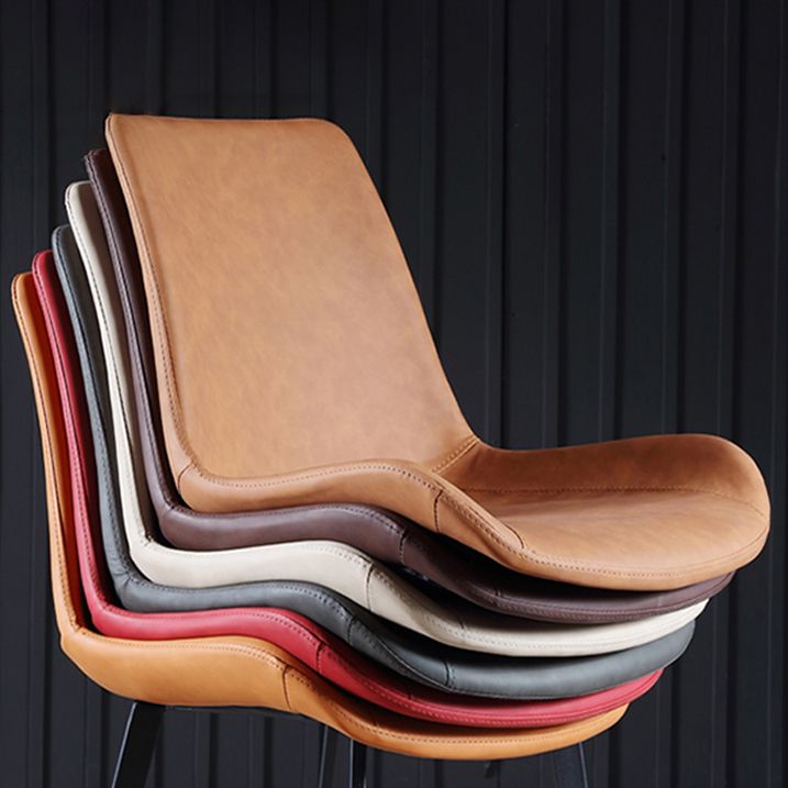Moderner Parsons Side Stuhl Matte Finish Lederkrümmungsstuhl für Brasserie