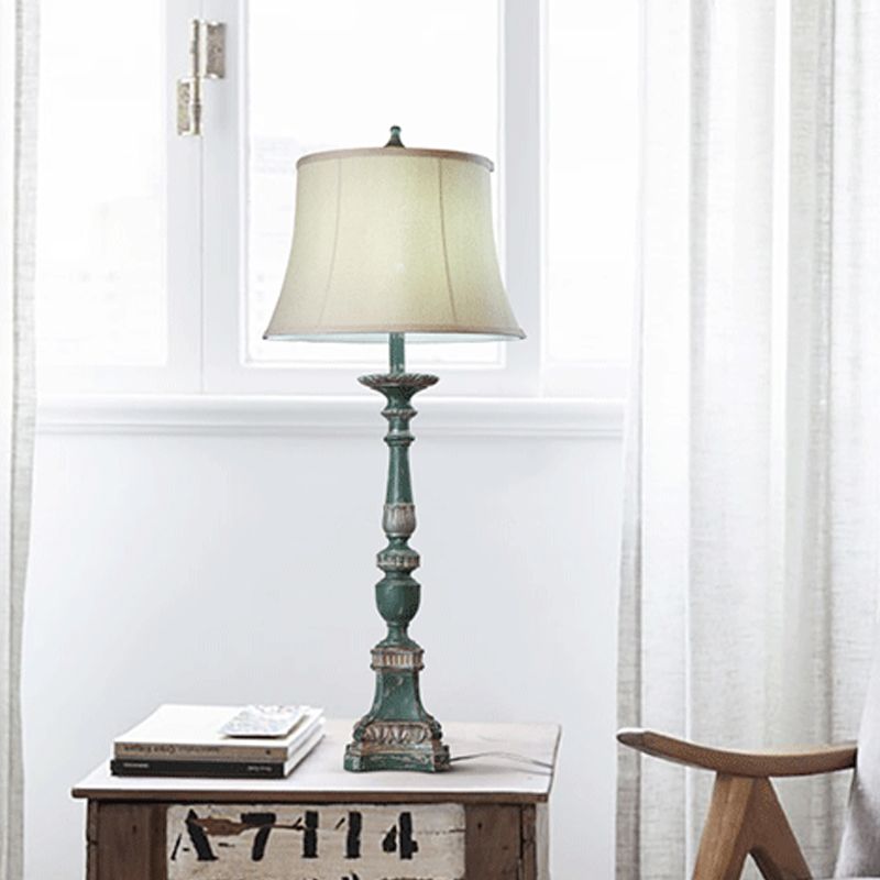 Lampe de table à nuance blanche Tissu de style vintage tissu 1-Light Bedroom Light-tands avec base de police en résine