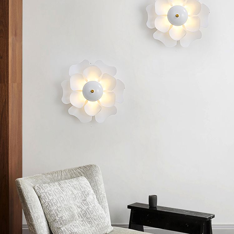 Nordic Style Flower Shape Wall Lamp Indoor Fashion Decoration Wall Sconce with Acrylic Shade