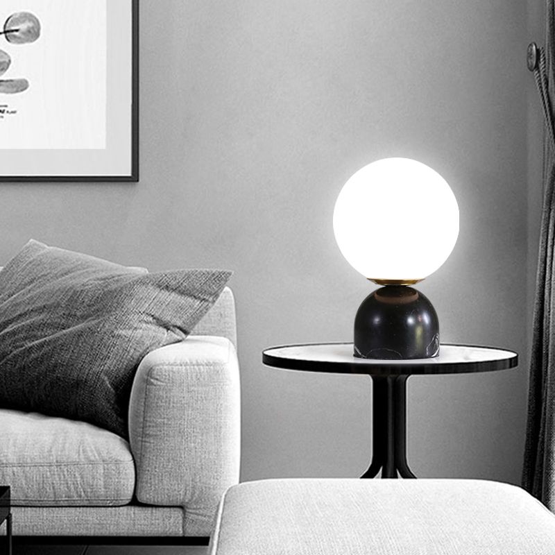 Globe Elfenbeinglas Nachttisch leichtes Nordic 1 Lamptischleuchte mit Marmorpodest