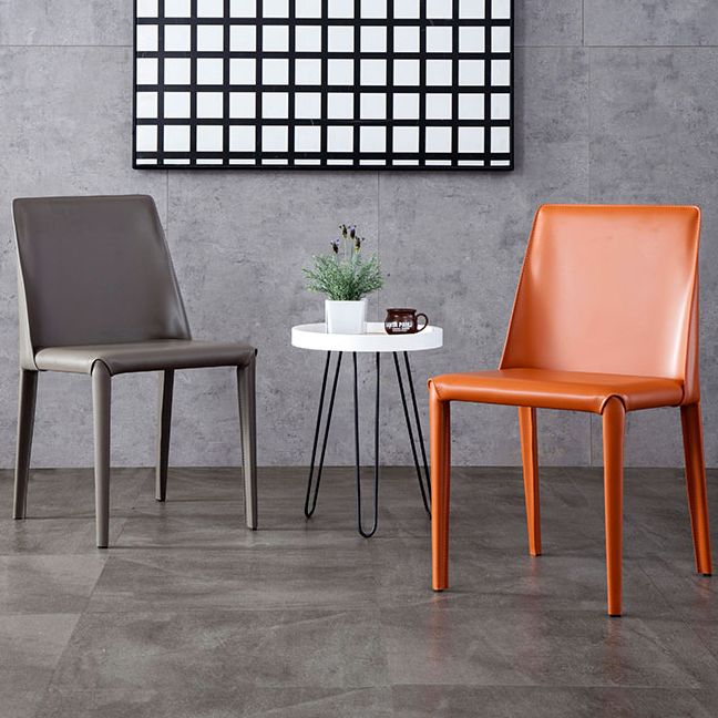 Silla lateral casera de estilo moderno Silla tapizada de metal con respaldo sólido para comedor