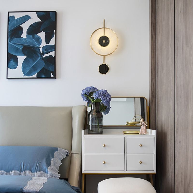 Lampada di sconde geometrica moderna lampada a parete in oro a 1 luce con tonalità di pietra bianca