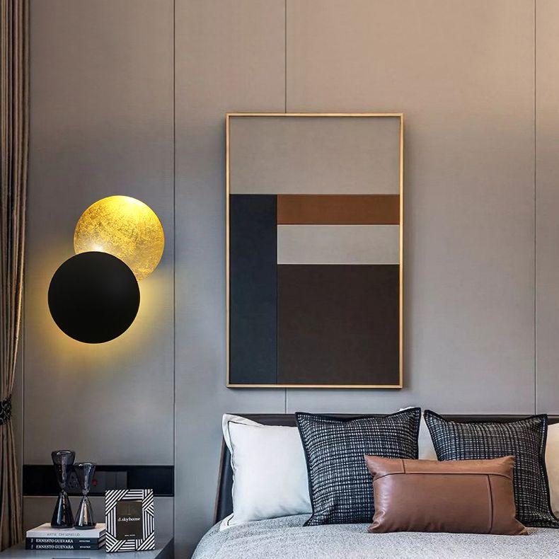Wrought Iron LED Rotatable Wall Lamp in Modern Creative Style Gold Foil Circular Wall Sconce for Bedroom