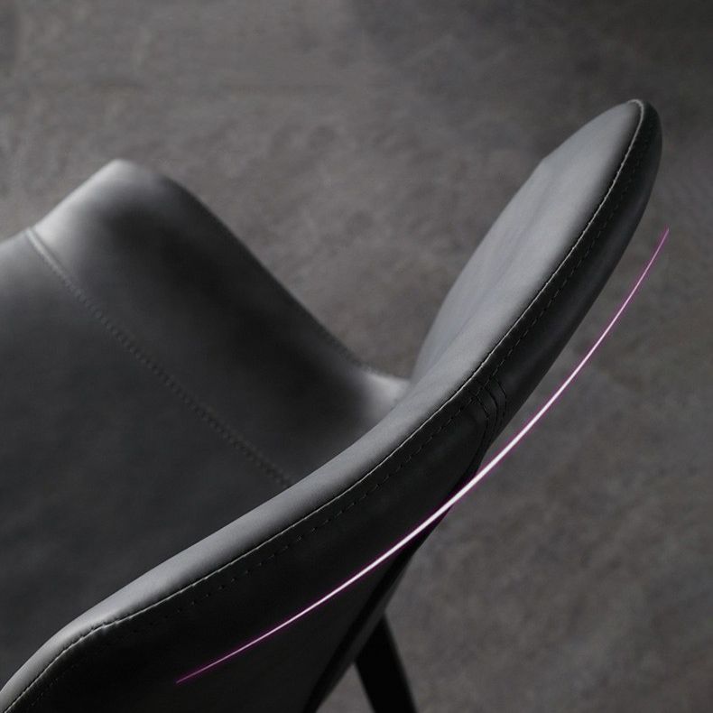 Silla auxiliar Brasserie de cuero moderna, silla de comedor con respaldo macizo y patas negras