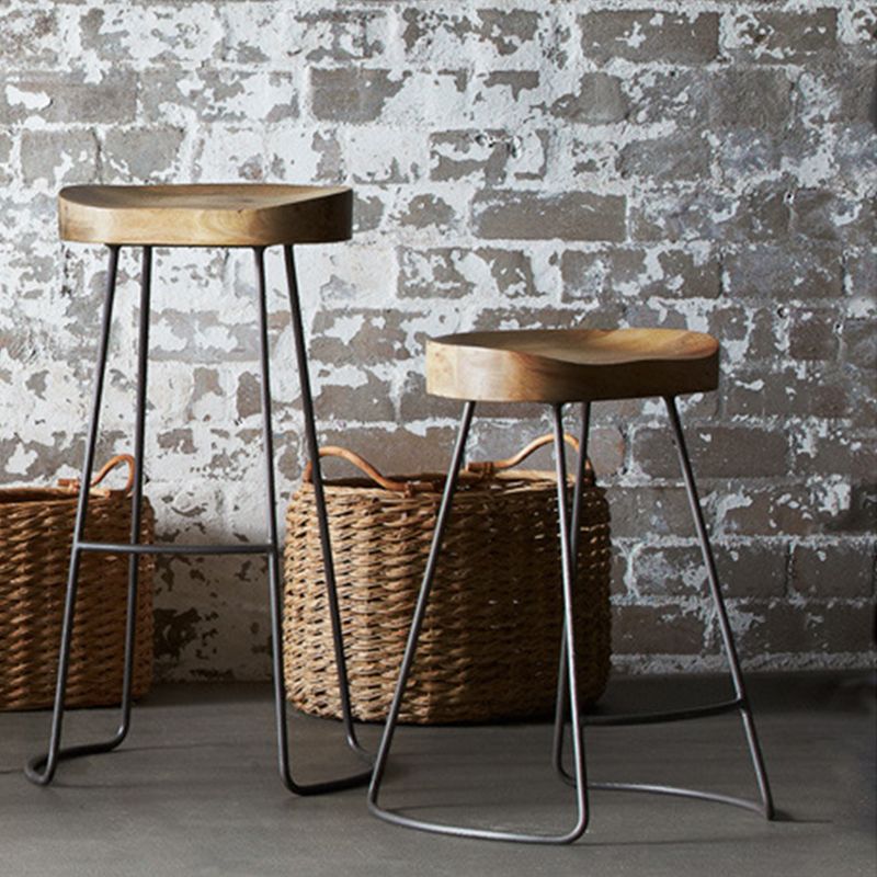 Contemporary Style Counter Stool Solid Wood Saddle Seat Bar Stool with Metal Base