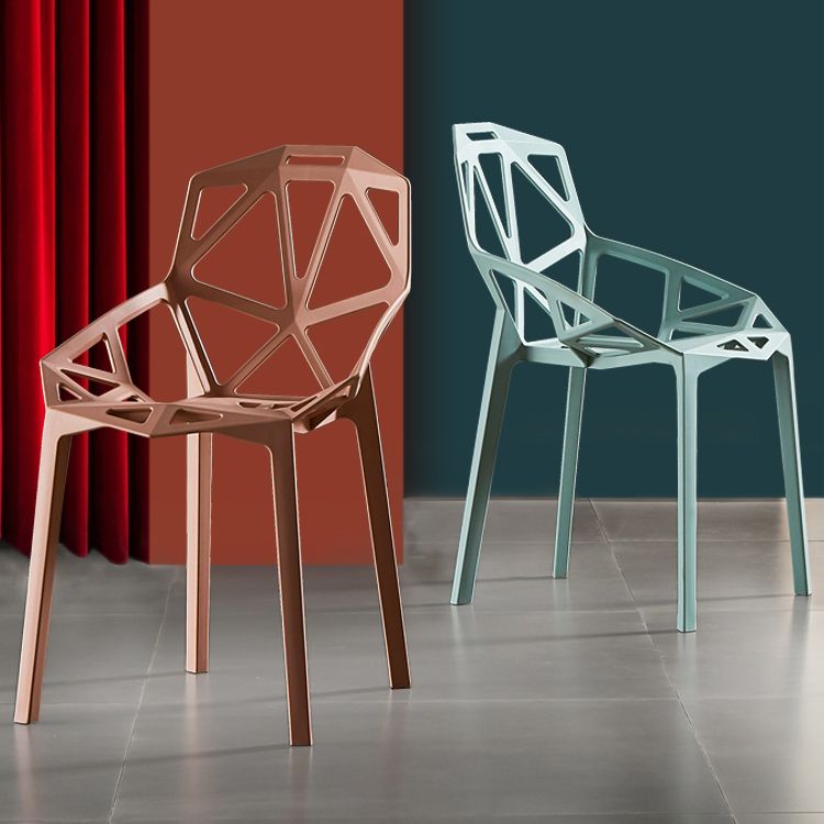 Chaise de salle à manger en plastique contemporaine, finition mate, chaise de salle à manger à dossier croisé