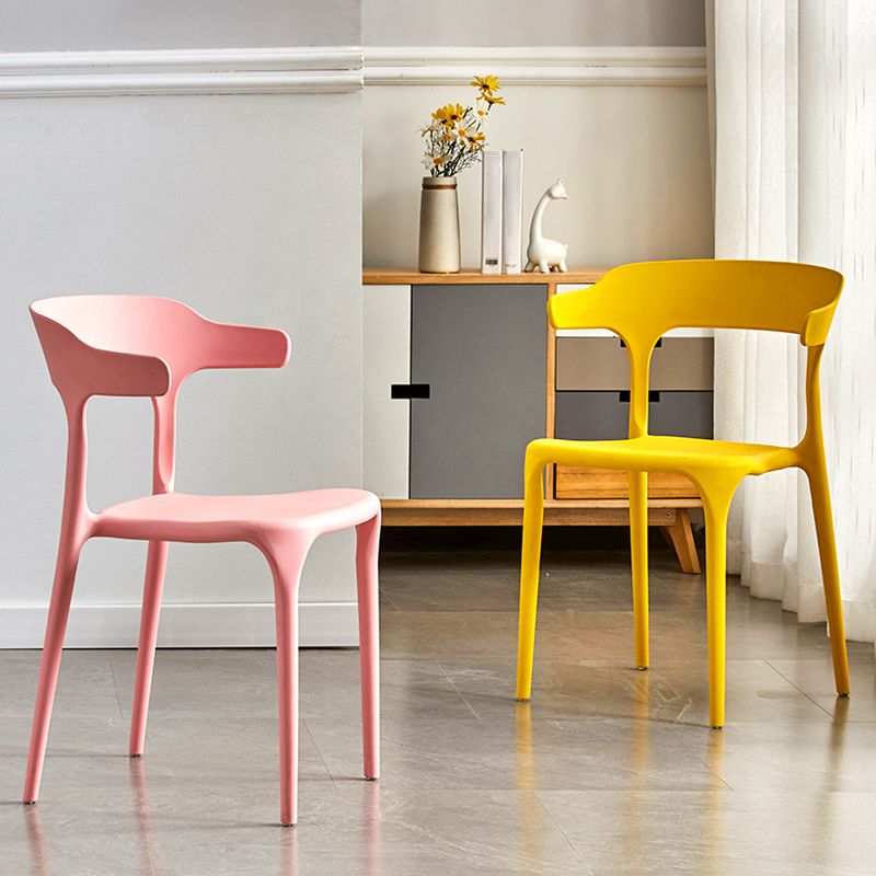 Polcatura da pranzo in plastica in plastica scandinava.
