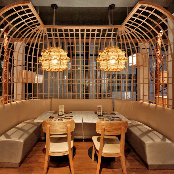 Luz colgante de globo de ratán sobre la mesa luminaria colgante rústica de 1 cabeza en beige/negro