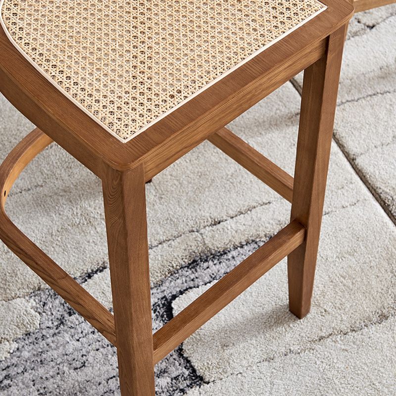 Taburete de bar de madera maciza de estilo moderno con reposapiés Taburete de bar con respaldo bajo