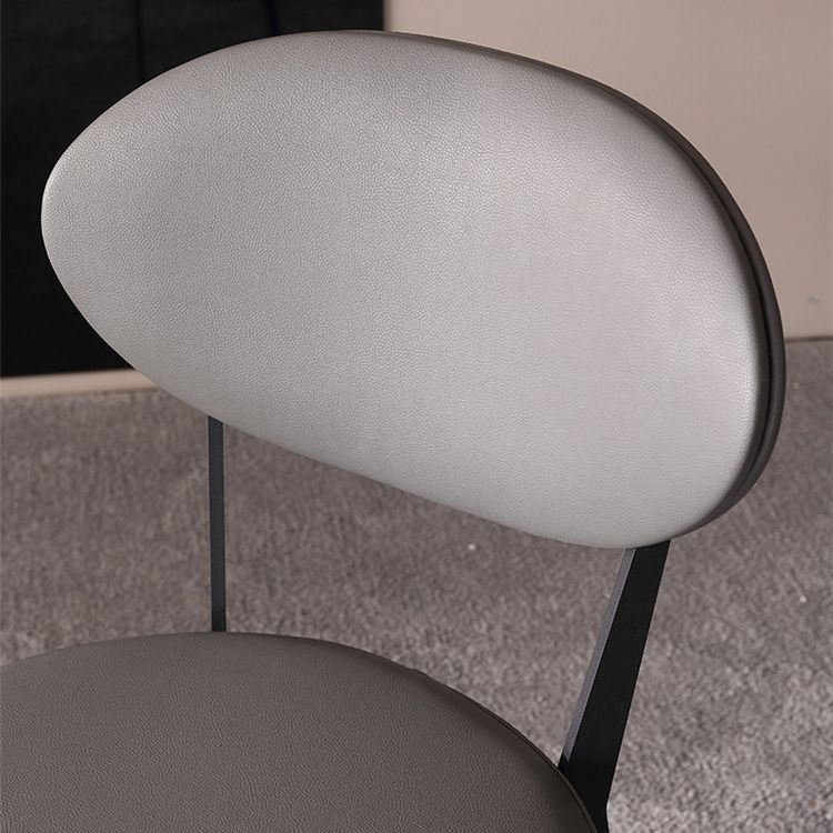 Restaurante contemporáneo Silla lateral de cuero Silla de comedor con respaldo abierto y patas negras